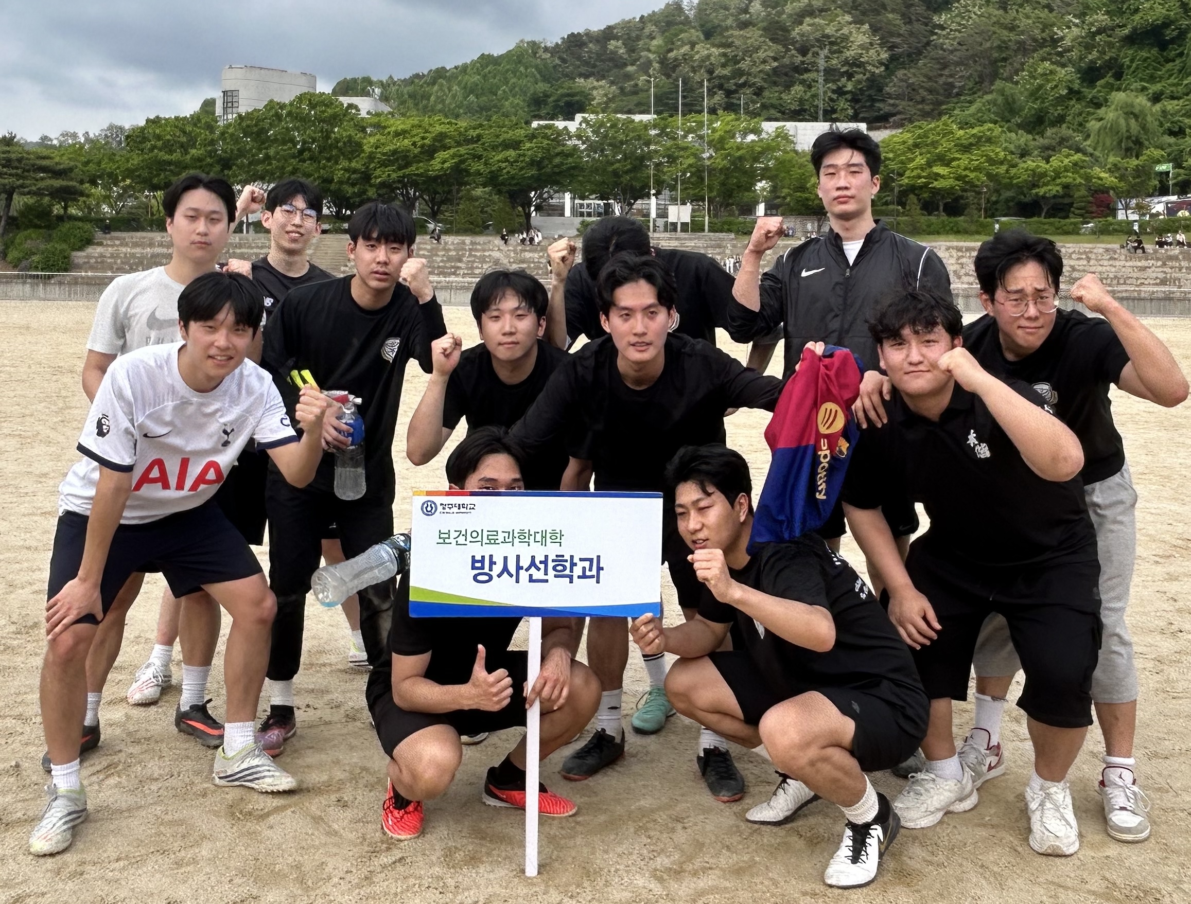 5월 15일 중간고사가 끝난 후 체육대회 참가 Craft 풋살 동아리 이미지